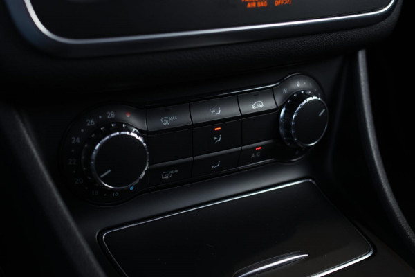 Mercedes-Benz CLA-Klasse Shooting Brake 200 AMG *Pano*Camera*Stoelverwarming*Apple Carplay*