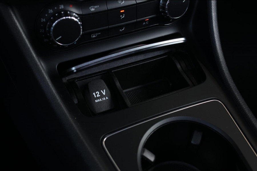 Mercedes-Benz CLA-Klasse Shooting Brake 200 AMG *Pano*Camera*Stoelverwarming*Apple Carplay*