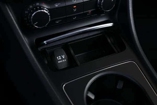 Mercedes-Benz CLA-Klasse Shooting Brake 200 AMG *Pano*Camera*Stoelverwarming*Apple Carplay*