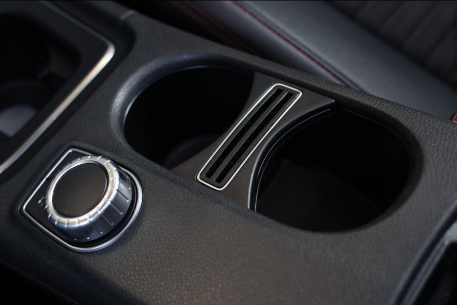 Mercedes-Benz CLA-Klasse Shooting Brake 200 AMG *Pano*Camera*Stoelverwarming*Apple Carplay*