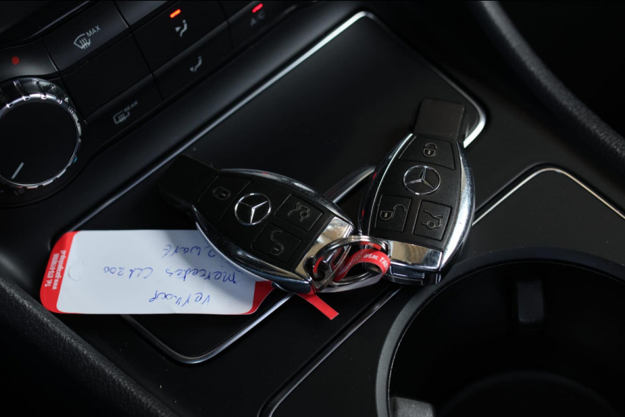 Mercedes-Benz CLA-Klasse Shooting Brake 200 AMG *Pano*Camera*Stoelverwarming*Apple Carplay*
