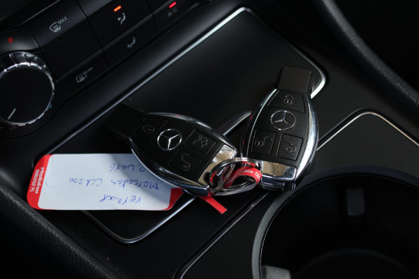 Mercedes-Benz CLA-Klasse Shooting Brake 200 AMG *Pano*Camera*Stoelverwarming*Apple Carplay*