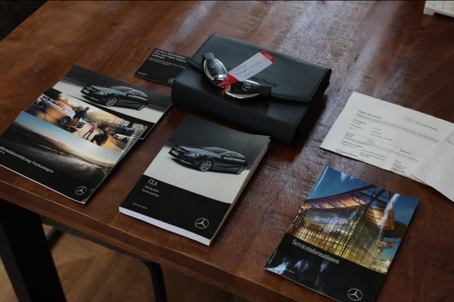 Mercedes-Benz CLA-Klasse Shooting Brake 200 AMG *Pano*Camera*Stoelverwarming*Apple Carplay*