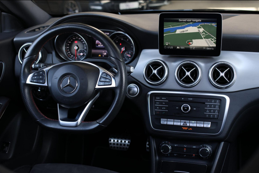 Mercedes-Benz CLA-Klasse Shooting Brake 200 AMG *Pano*Camera*Stoelverwarming*Apple Carplay*