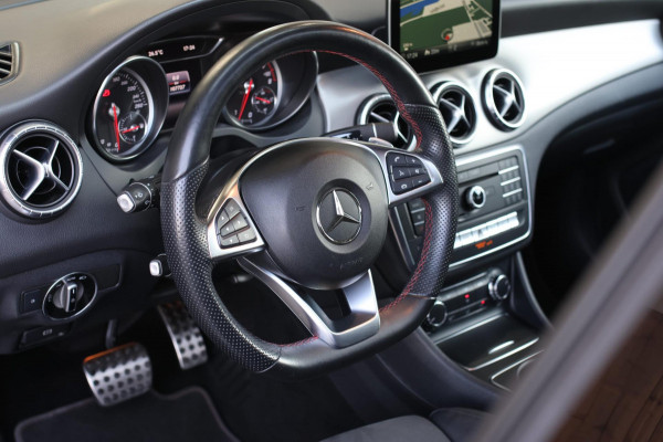 Mercedes-Benz CLA-Klasse Shooting Brake 200 AMG *Pano*Camera*Stoelverwarming*Apple Carplay*