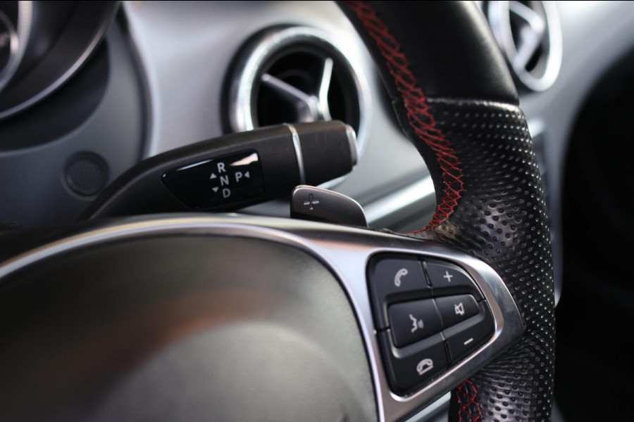 Mercedes-Benz CLA-Klasse Shooting Brake 200 AMG *Pano*Camera*Stoelverwarming*Apple Carplay*