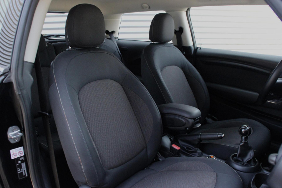 MINI Mini 1.5 Cooper Sport Business 136 PK | Navigatie | Cruise | Airco | PDC | Bluetooth | NL-Auto |