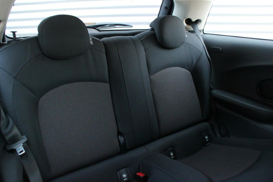 MINI Mini 1.5 Cooper Sport Business 136 PK | Navigatie | Cruise | Airco | PDC | Bluetooth | NL-Auto |