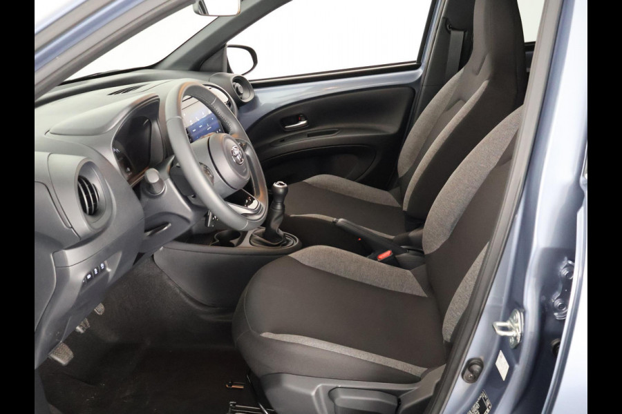 Toyota Aygo X 1.0 VVT-i MT first | Stoelverwarming | Apple CarPlay & AndroidAUTO | Camera |