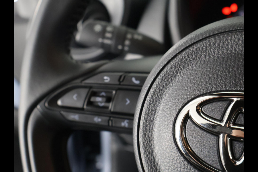 Toyota Aygo X 1.0 VVT-i MT first | Stoelverwarming | Apple CarPlay & AndroidAUTO | Camera |