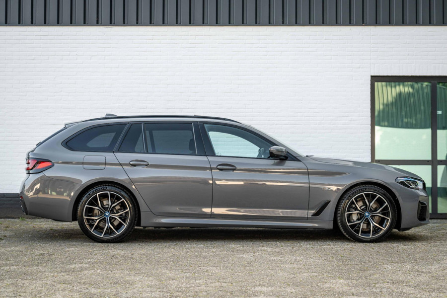 BMW 5 Serie Touring 530e xDrive M-Sport 4-wielsturing Luchtv. Massage