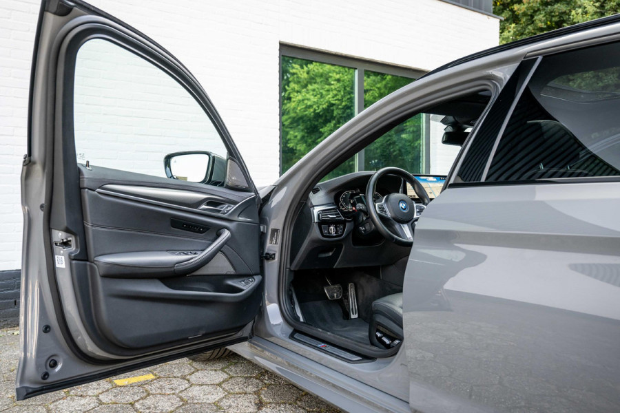 BMW 5 Serie Touring 530e xDrive M-Sport 4-wielsturing Luchtv. Massage