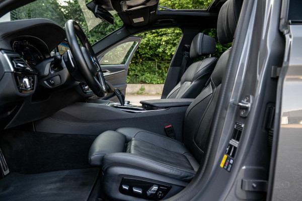 BMW 5 Serie Touring 530e xDrive M-Sport 4-wielsturing Luchtv. Massage