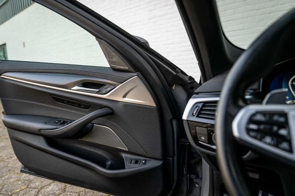 BMW 5 Serie Touring 530e xDrive M-Sport 4-wielsturing Luchtv. Massage