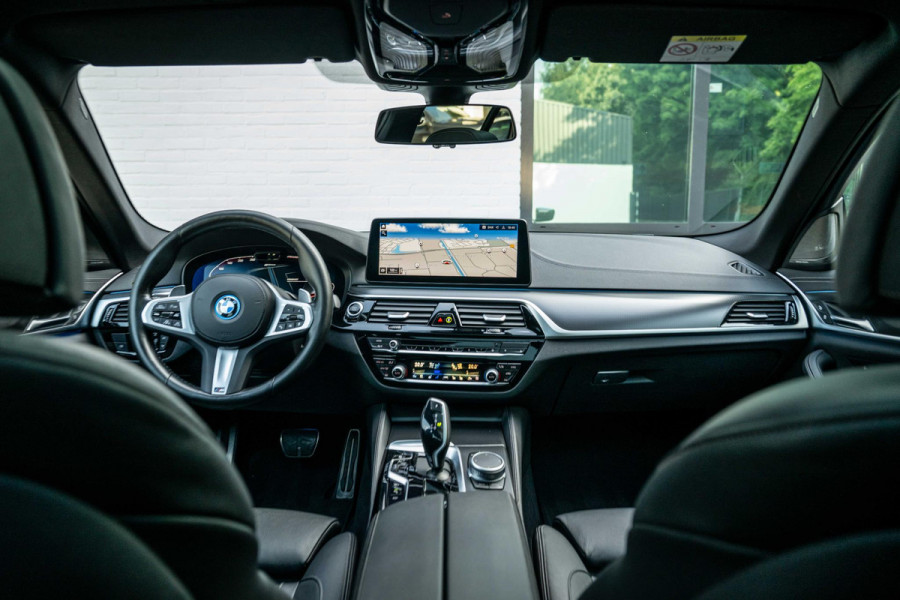 BMW 5 Serie Touring 530e xDrive M-Sport 4-wielsturing Luchtv. Massage