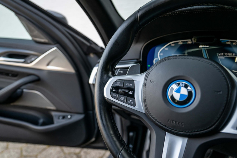 BMW 5 Serie Touring 530e xDrive M-Sport 4-wielsturing Luchtv. Massage