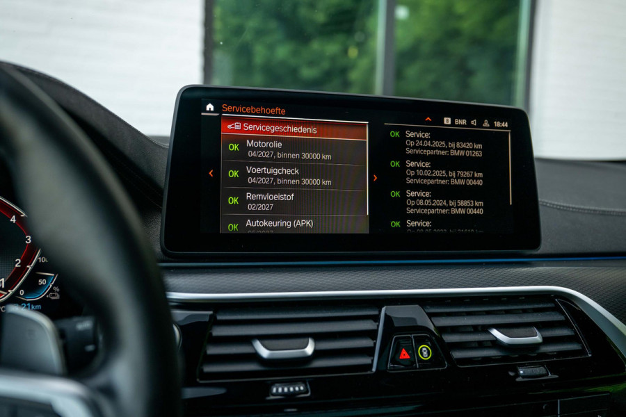 BMW 5 Serie Touring 530e xDrive M-Sport 4-wielsturing Luchtv. Massage