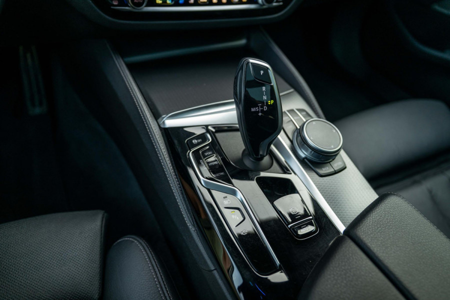 BMW 5 Serie Touring 530e xDrive M-Sport 4-wielsturing Luchtv. Massage