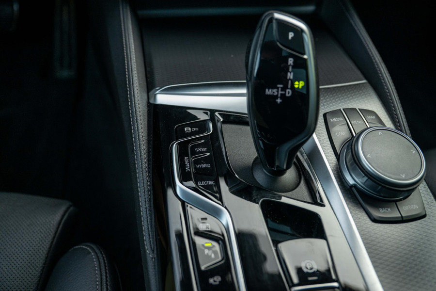 BMW 5 Serie Touring 530e xDrive M-Sport 4-wielsturing Luchtv. Massage