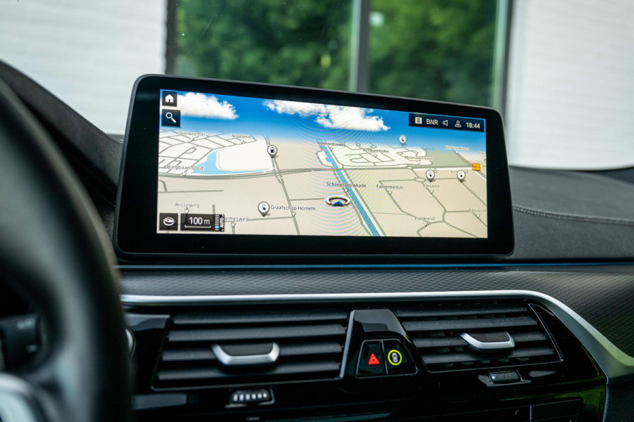 BMW 5 Serie Touring 530e xDrive M-Sport 4-wielsturing Luchtv. Massage