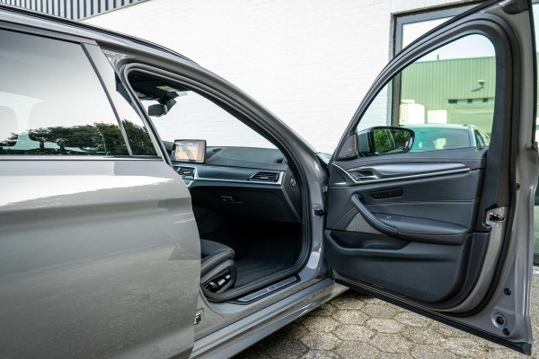 BMW 5 Serie Touring 530e xDrive M-Sport 4-wielsturing Luchtv. Massage