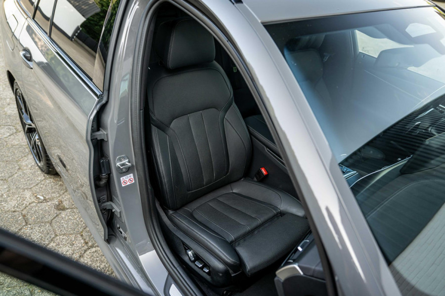 BMW 5 Serie Touring 530e xDrive M-Sport 4-wielsturing Luchtv. Massage