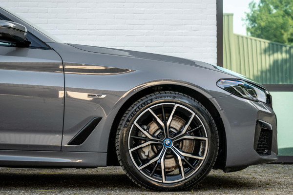 BMW 5 Serie Touring 530e xDrive M-Sport 4-wielsturing Luchtv. Massage