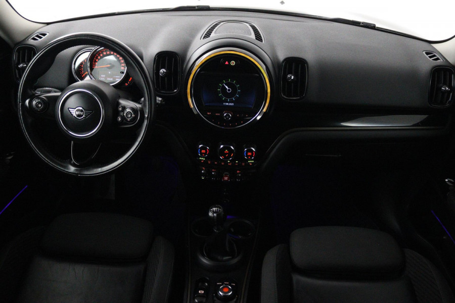 MINI Countryman 1.5 One Dutch Made Edition (PARKEERSENSOREN, STOELVERWARMING, BLUETOOTH, VERWARMDE VOORRUIT)