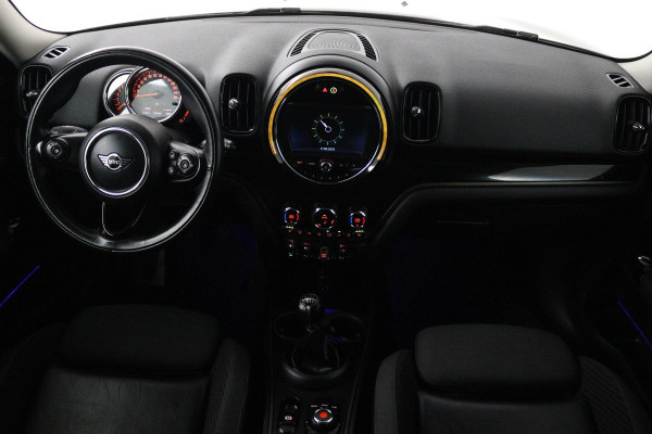 MINI Countryman 1.5 One Dutch Made Edition (PARKEERSENSOREN, STOELVERWARMING, BLUETOOTH, VERWARMDE VOORRUIT)