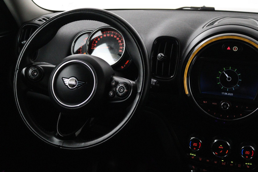 MINI Countryman 1.5 One Dutch Made Edition (PARKEERSENSOREN, STOELVERWARMING, BLUETOOTH, VERWARMDE VOORRUIT)