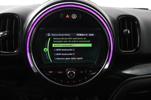 MINI Countryman 1.5 One Dutch Made Edition (PARKEERSENSOREN, STOELVERWARMING, BLUETOOTH, VERWARMDE VOORRUIT)