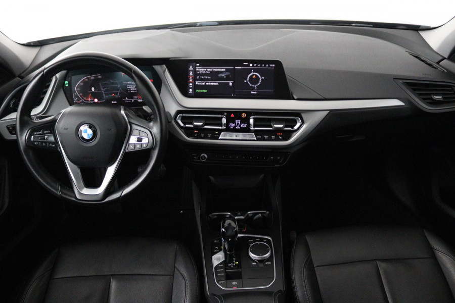 BMW 1-serie 118i High Executive Edition (PARKEERSENSOREN, STOELVERWARMING, CRUISE CONTROL, LEDEREN STOELEN, DEALER ONDERHOUDEN)