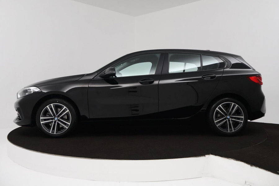 BMW 1-serie 118i High Executive Edition (PARKEERSENSOREN, STOELVERWARMING, CRUISE CONTROL, LEDEREN STOELEN, DEALER ONDERHOUDEN)