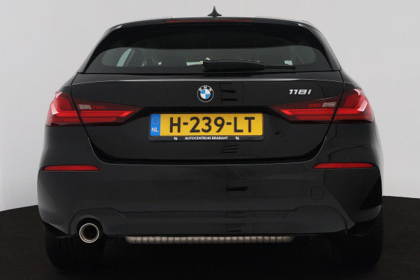 BMW 1-serie 118i High Executive Edition (PARKEERSENSOREN, STOELVERWARMING, CRUISE CONTROL, LEDEREN STOELEN, DEALER ONDERHOUDEN)