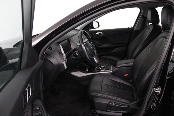 BMW 1-serie 118i High Executive Edition (PARKEERSENSOREN, STOELVERWARMING, CRUISE CONTROL, LEDEREN STOELEN, DEALER ONDERHOUDEN)