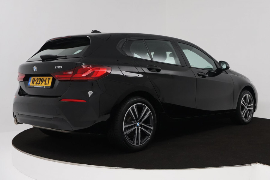 BMW 1-serie 118i High Executive Edition (PARKEERSENSOREN, STOELVERWARMING, CRUISE CONTROL, LEDEREN STOELEN, DEALER ONDERHOUDEN)