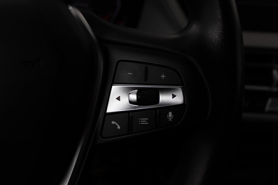 BMW 1-serie 118i High Executive Edition (PARKEERSENSOREN, STOELVERWARMING, CRUISE CONTROL, LEDEREN STOELEN, DEALER ONDERHOUDEN)