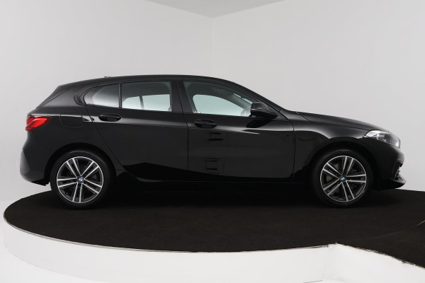 BMW 1-serie 118i High Executive Edition (PARKEERSENSOREN, STOELVERWARMING, CRUISE CONTROL, LEDEREN STOELEN, DEALER ONDERHOUDEN)