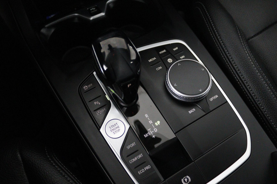 BMW 1-serie 118i High Executive Edition (PARKEERSENSOREN, STOELVERWARMING, CRUISE CONTROL, LEDEREN STOELEN, DEALER ONDERHOUDEN)
