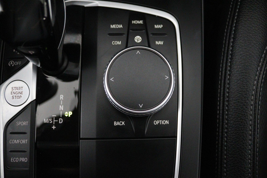 BMW 1-serie 118i High Executive Edition (PARKEERSENSOREN, STOELVERWARMING, CRUISE CONTROL, LEDEREN STOELEN, DEALER ONDERHOUDEN)