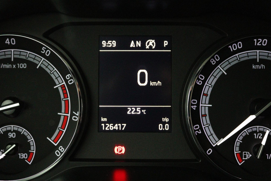 Škoda Karoq 1.5 TSI ACT Ambition Business (ACHTERUITRIJCAMERA, PARKEERSENSOREN, CRUISE CONTROL, NAVIGATIE, AUTOMAAT)