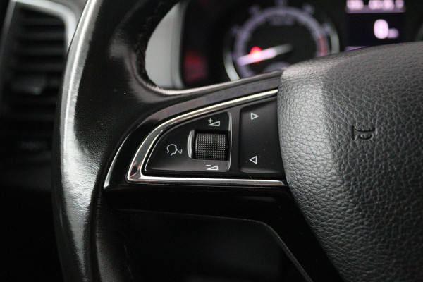 Škoda Karoq 1.5 TSI ACT Ambition Business (ACHTERUITRIJCAMERA, PARKEERSENSOREN, CRUISE CONTROL, NAVIGATIE, AUTOMAAT)