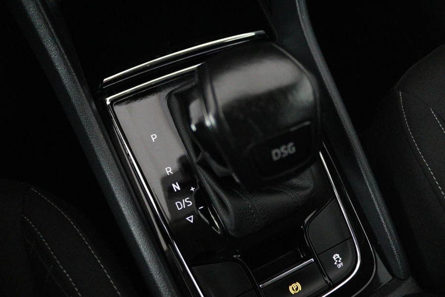 Škoda Karoq 1.5 TSI ACT Ambition Business (ACHTERUITRIJCAMERA, PARKEERSENSOREN, CRUISE CONTROL, NAVIGATIE, AUTOMAAT)