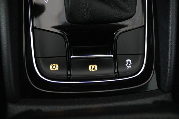Škoda Karoq 1.5 TSI ACT Ambition Business (ACHTERUITRIJCAMERA, PARKEERSENSOREN, CRUISE CONTROL, NAVIGATIE, AUTOMAAT)