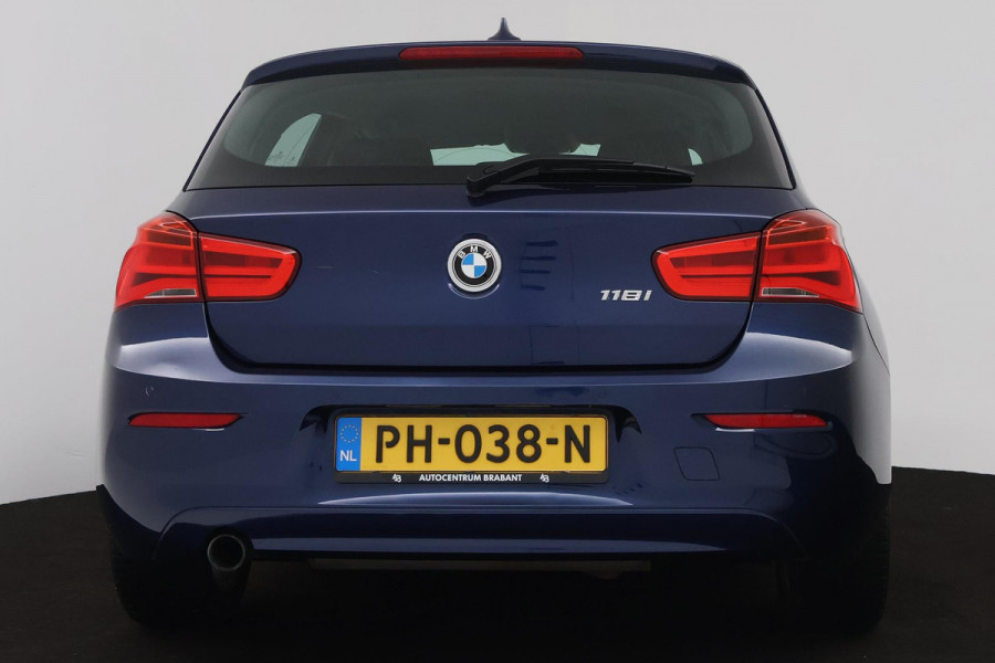 BMW 1-serie 118i Corporate Lease Executive (PARKEERSENSOREN, NAVIGATIE, CRUISE CONTROL, AUTOMAAT, NL-AUTO)