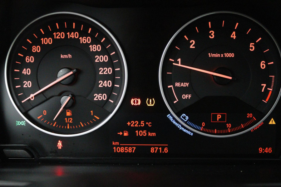 BMW 1-serie 118i Corporate Lease Executive (PARKEERSENSOREN, NAVIGATIE, CRUISE CONTROL, AUTOMAAT, NL-AUTO)