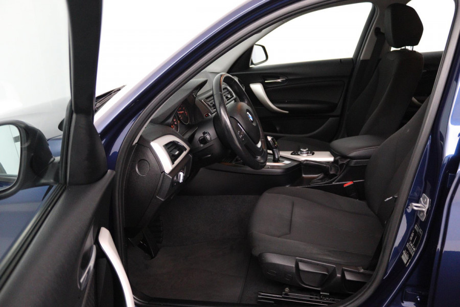 BMW 1-serie 118i Corporate Lease Executive (PARKEERSENSOREN, NAVIGATIE, CRUISE CONTROL, AUTOMAAT, NL-AUTO)