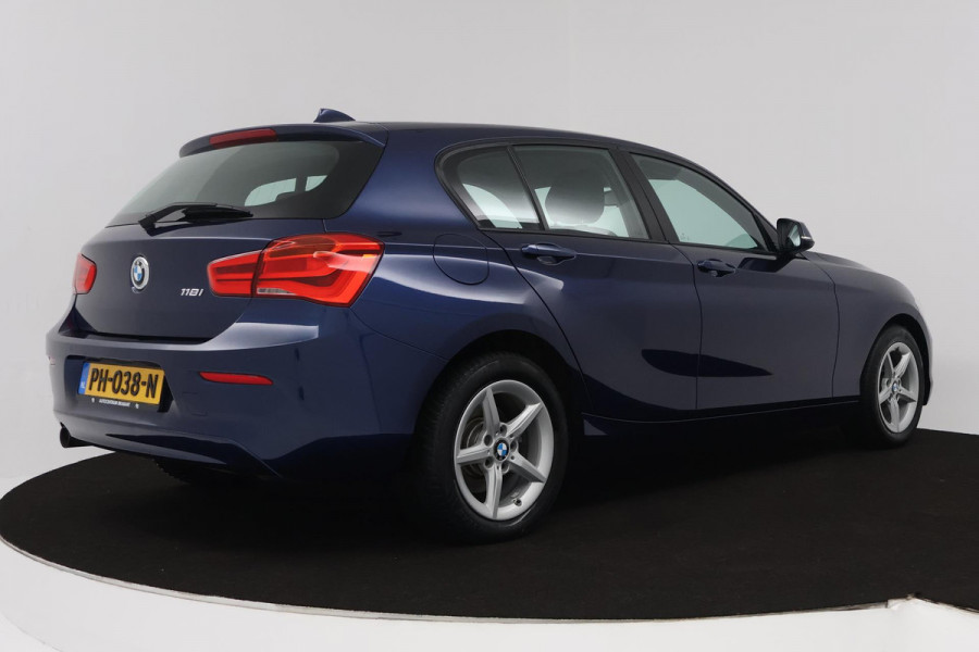 BMW 1-serie 118i Corporate Lease Executive (PARKEERSENSOREN, NAVIGATIE, CRUISE CONTROL, AUTOMAAT, NL-AUTO)
