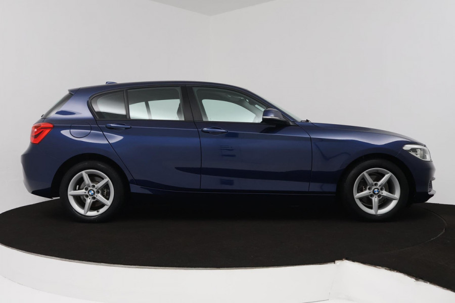 BMW 1-serie 118i Corporate Lease Executive (PARKEERSENSOREN, NAVIGATIE, CRUISE CONTROL, AUTOMAAT, NL-AUTO)
