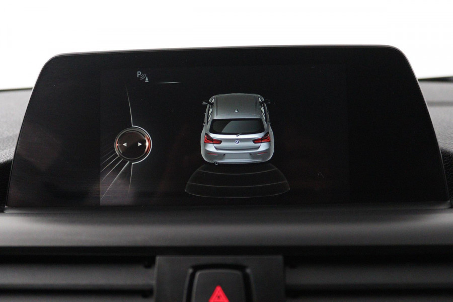 BMW 1-serie 118i Corporate Lease Executive (PARKEERSENSOREN, NAVIGATIE, CRUISE CONTROL, AUTOMAAT, NL-AUTO)